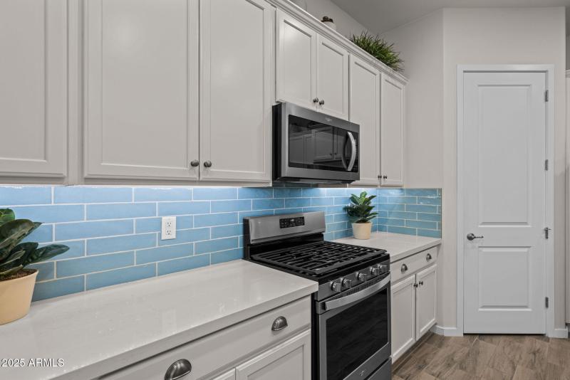 22-web-or-mls-2228 W Caldwell St, Phoeni