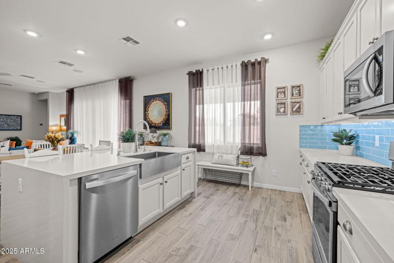 24-web-or-mls-2228 W Caldwell St, Phoeni