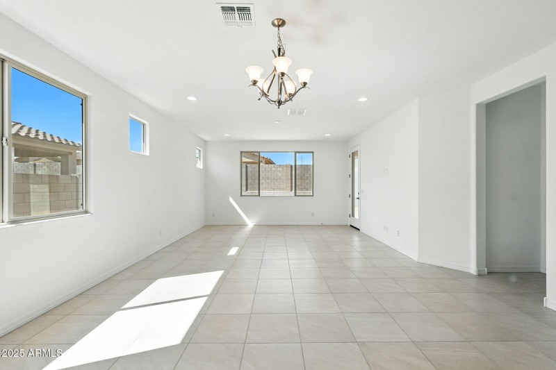 7-web-or-mls-Hilton-7 (2)