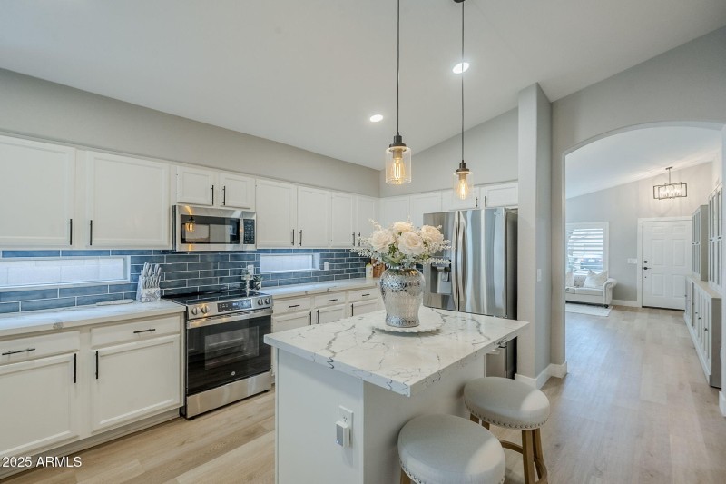 11-web-or-mls-Millbrae-11