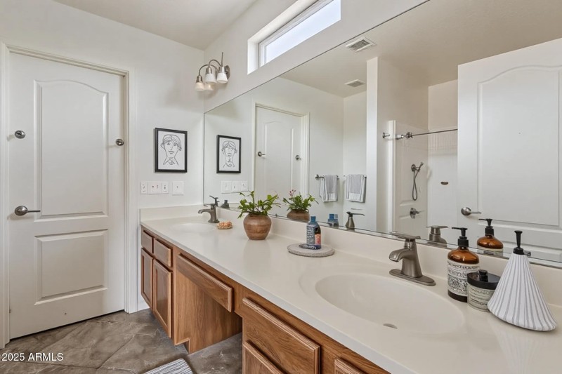 VS-master bathroom