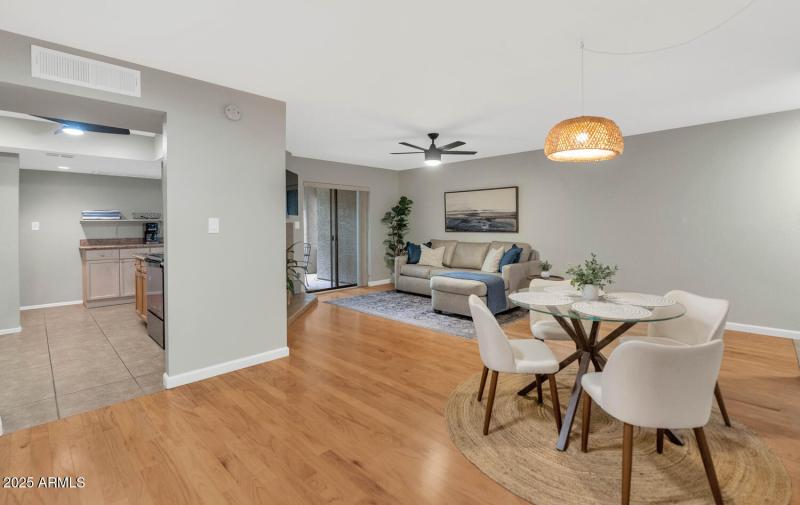 9445 N 94th Pl-large-011-003-TOD7017-150