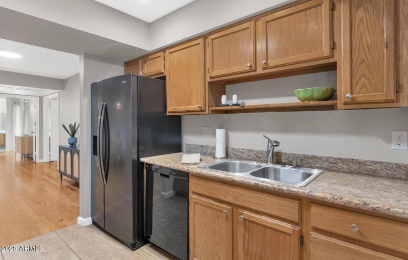 9445 N 94th Pl-large-013-007-TOD6995-150