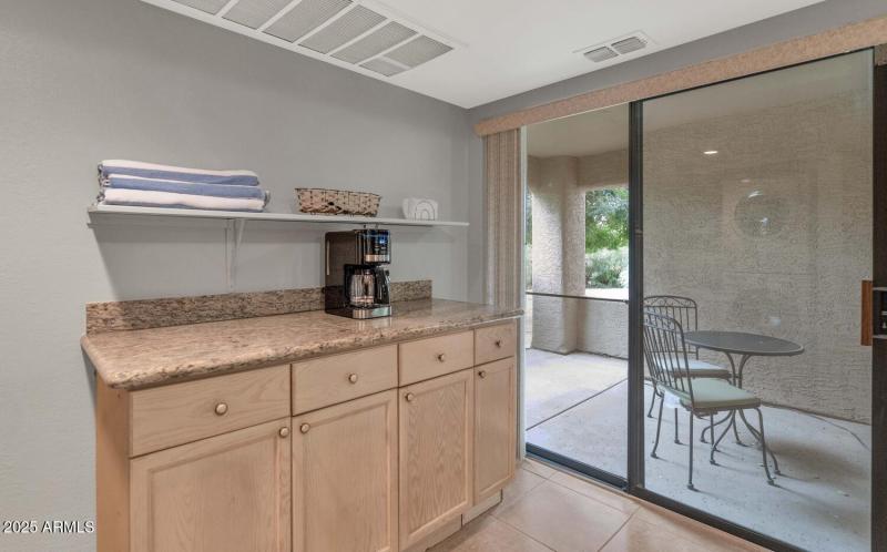 9445 N 94th Pl-large-015-005-TOD6999-150