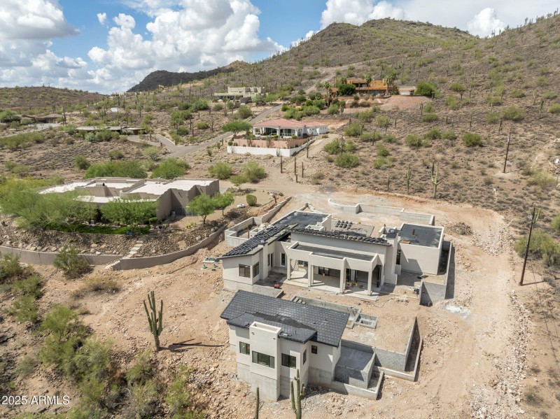 Home and guest Inside the guest house