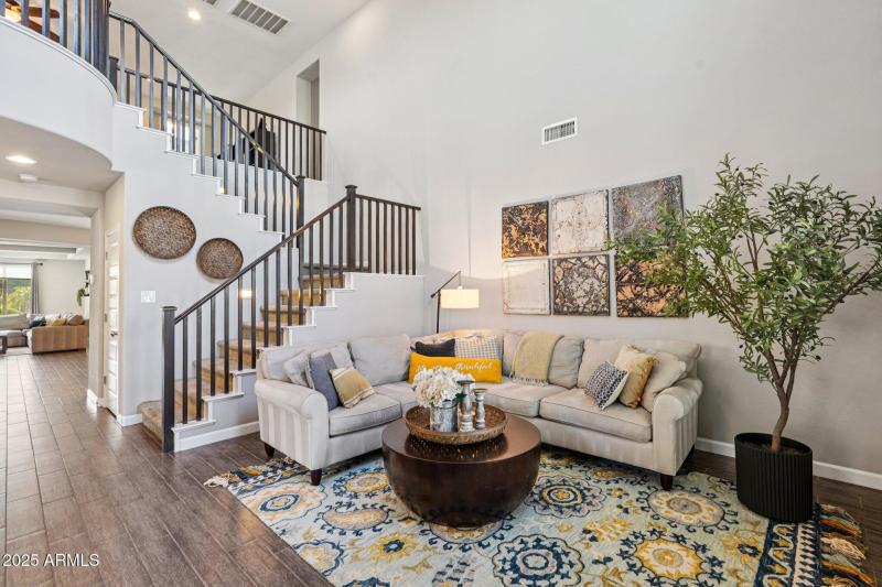 9-web-or-mls-S Girard St-S2908-009