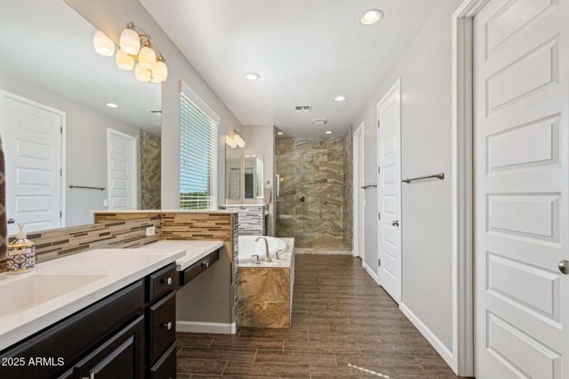 53-web-or-mls-S Girard St-S2908-053