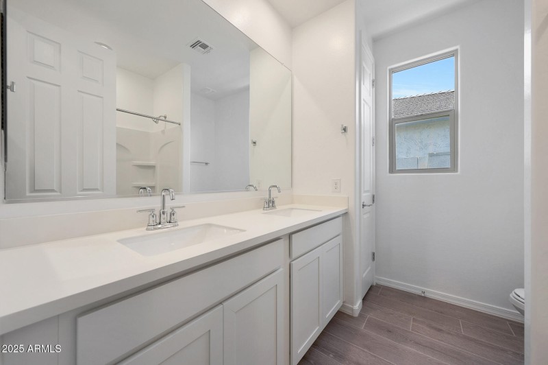 PHX_Landmarke_Lot 1070_Aqua_839_Bath2