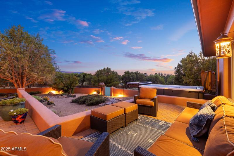 Back Patio-Courtyard (1)