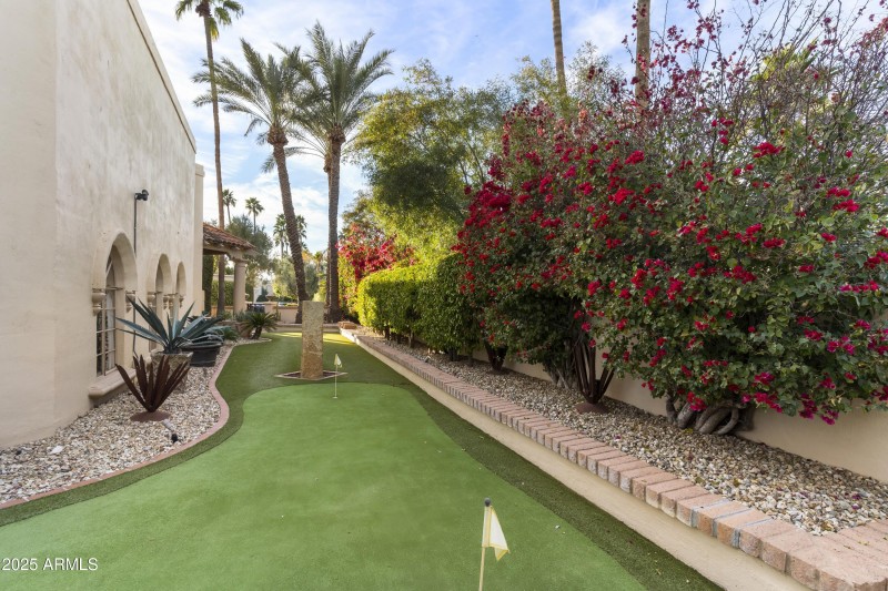 Putting Green & Fountain