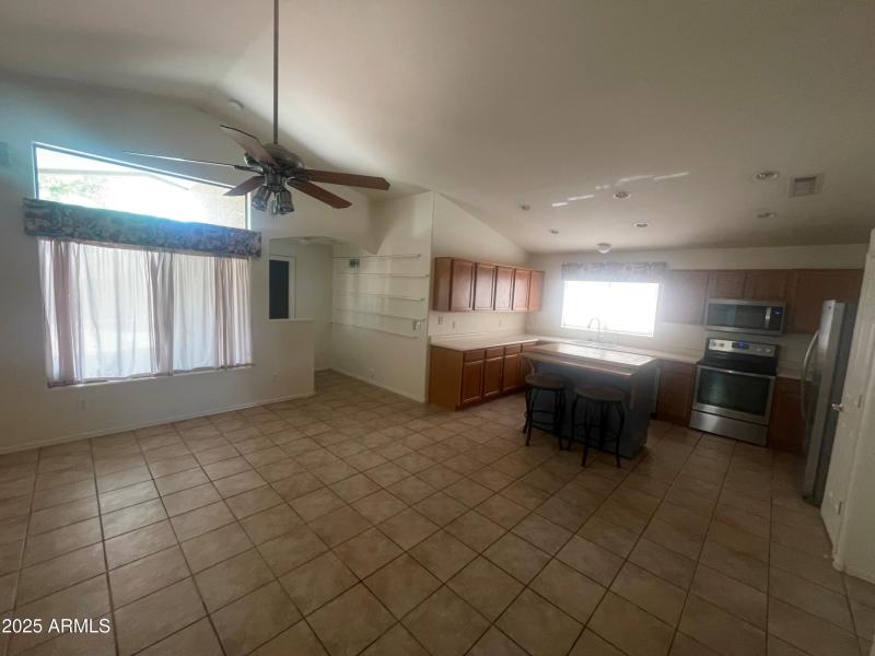 10379 W Tonopah Dr 11