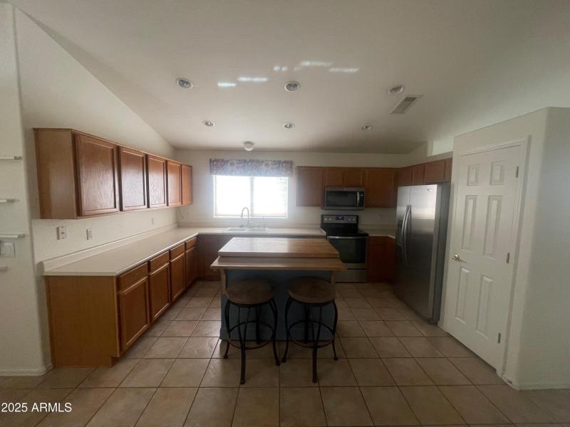 10379 W Tonopah Dr 14