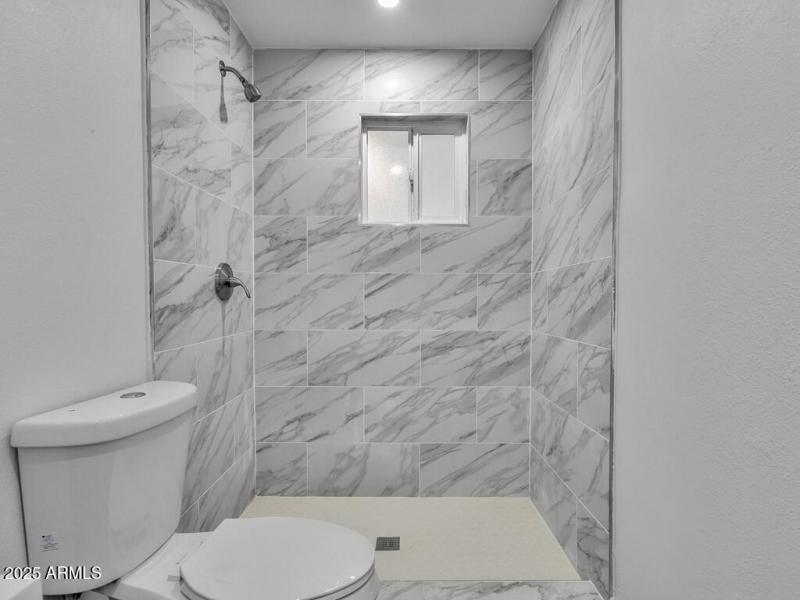 020_BATHROOM AREA