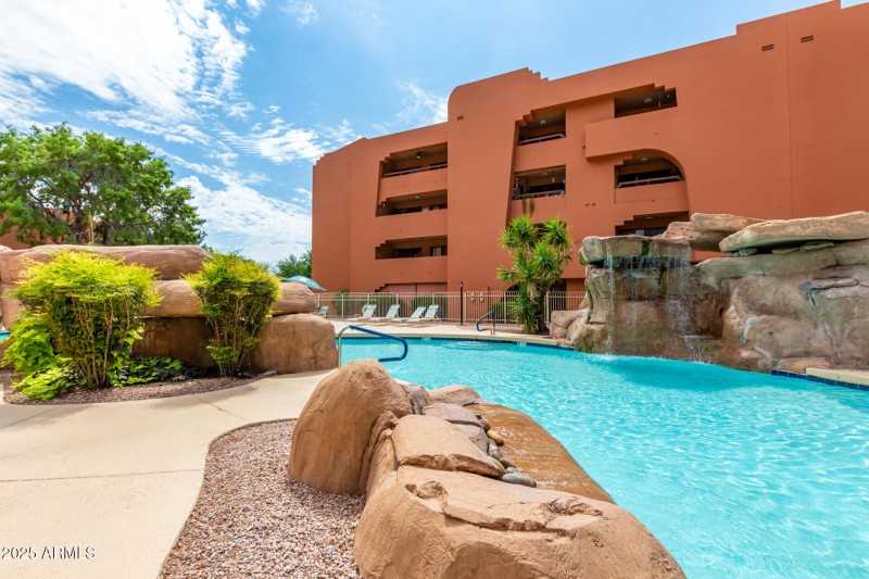 28 - Paradise Village