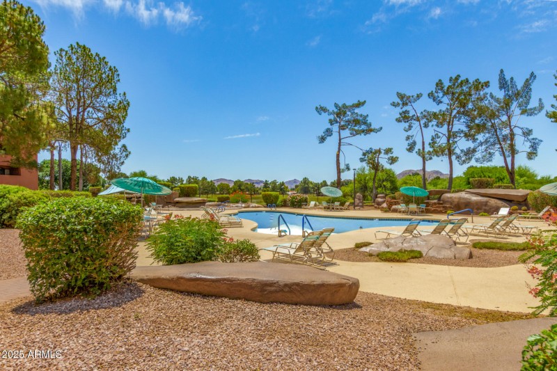 32 - Paradise Village