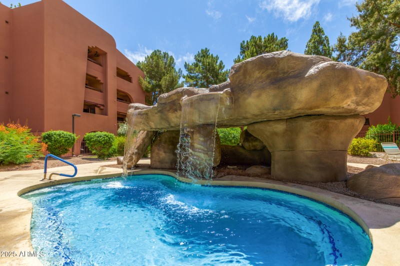 34 - Paradise Village