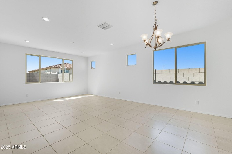 10-web-or-mls-215th-10 (2)