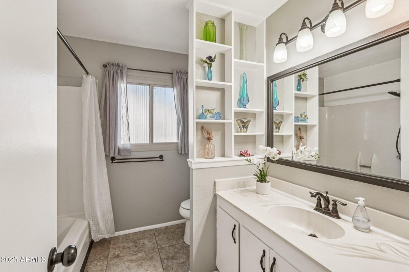 24-web-or-mls-W Caribbean Ln-S0909-024