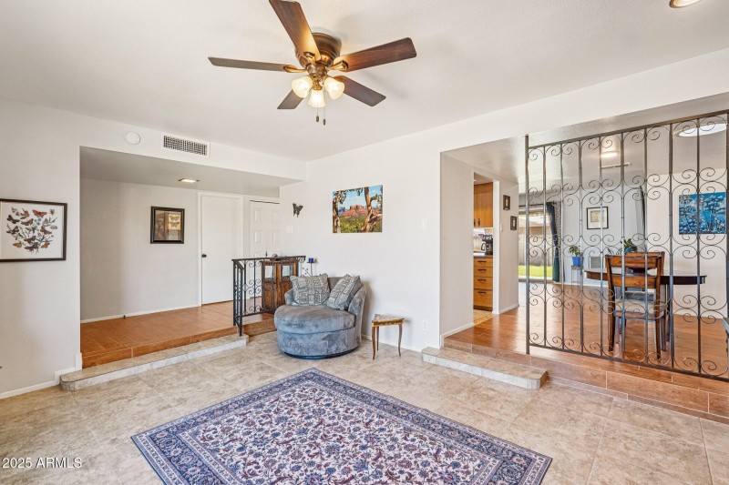 11-web-or-mls-W Caribbean Ln-S0909-011