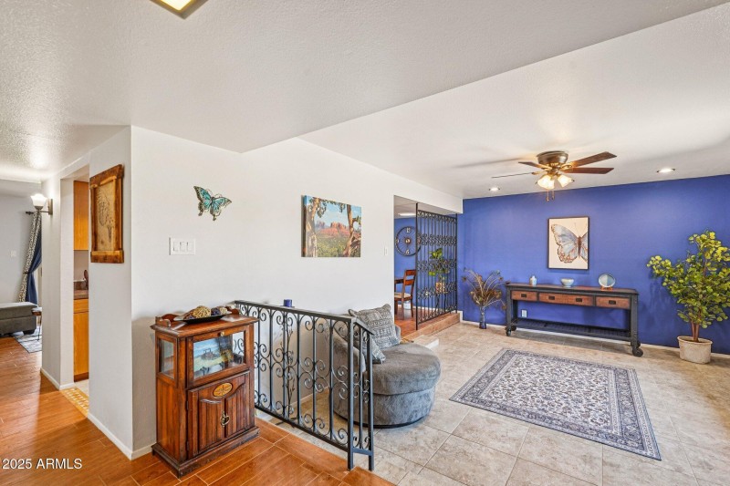 9-web-or-mls-W Caribbean Ln-S0909-009