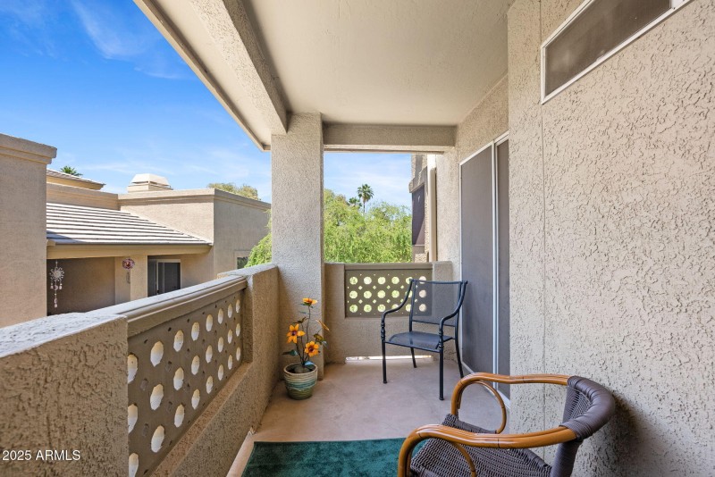 21-web-or-mls-1880-e-morten-ave-221