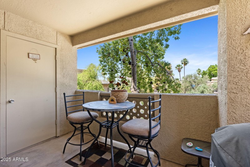 22-web-or-mls-1880-e-morten-ave-221