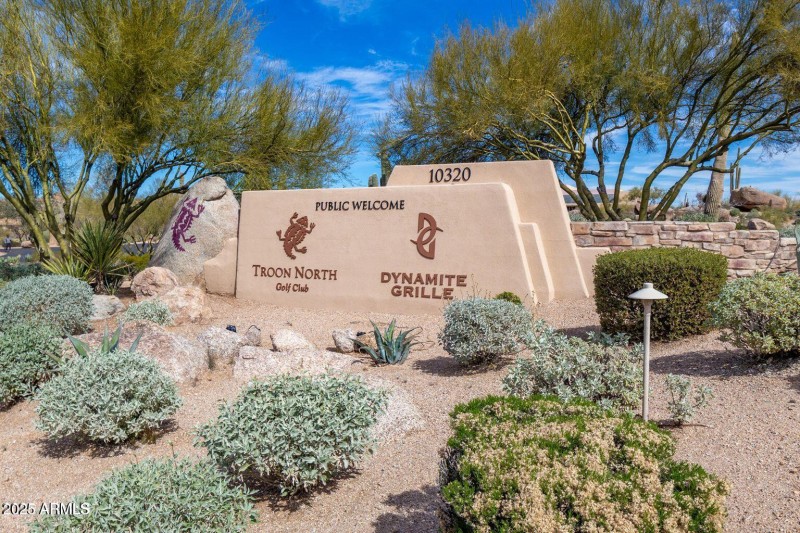 Troon Golf monument