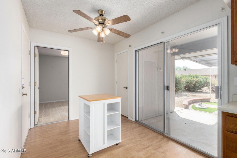 unstaged Kitchen breakfast nook