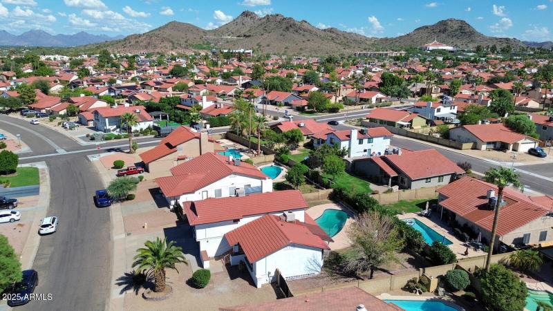 1927 E Crocus Dr-large-006-001-1927 E Cr