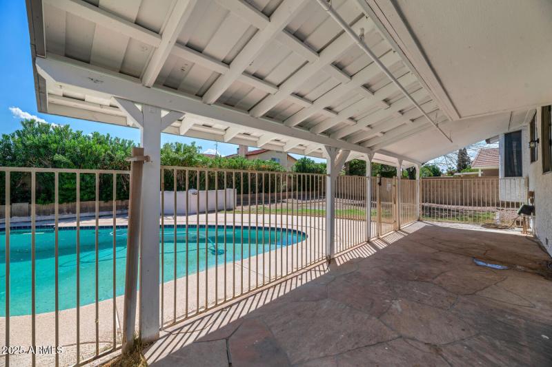 1927 E Crocus Dr-large-041-039-1927 E Cr