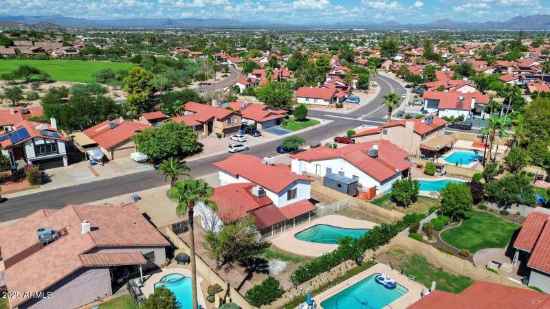 1927 E Crocus Dr-large-042-004-1927 E Cr