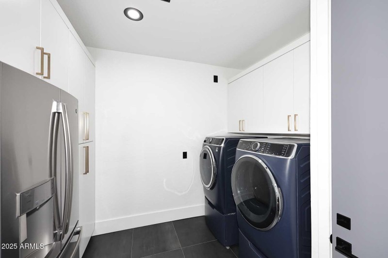 Laundry W/Refrigerator