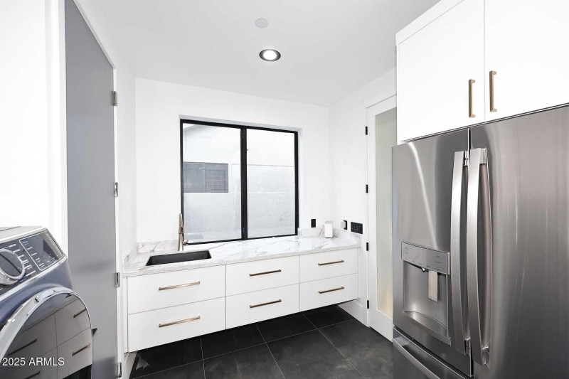 Laundry/Butler Pantry