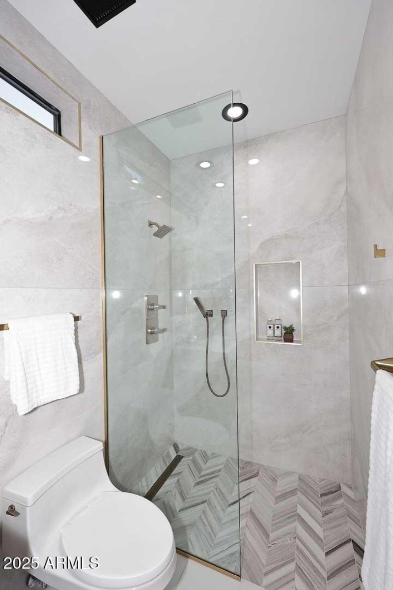 Negative Edge Shower