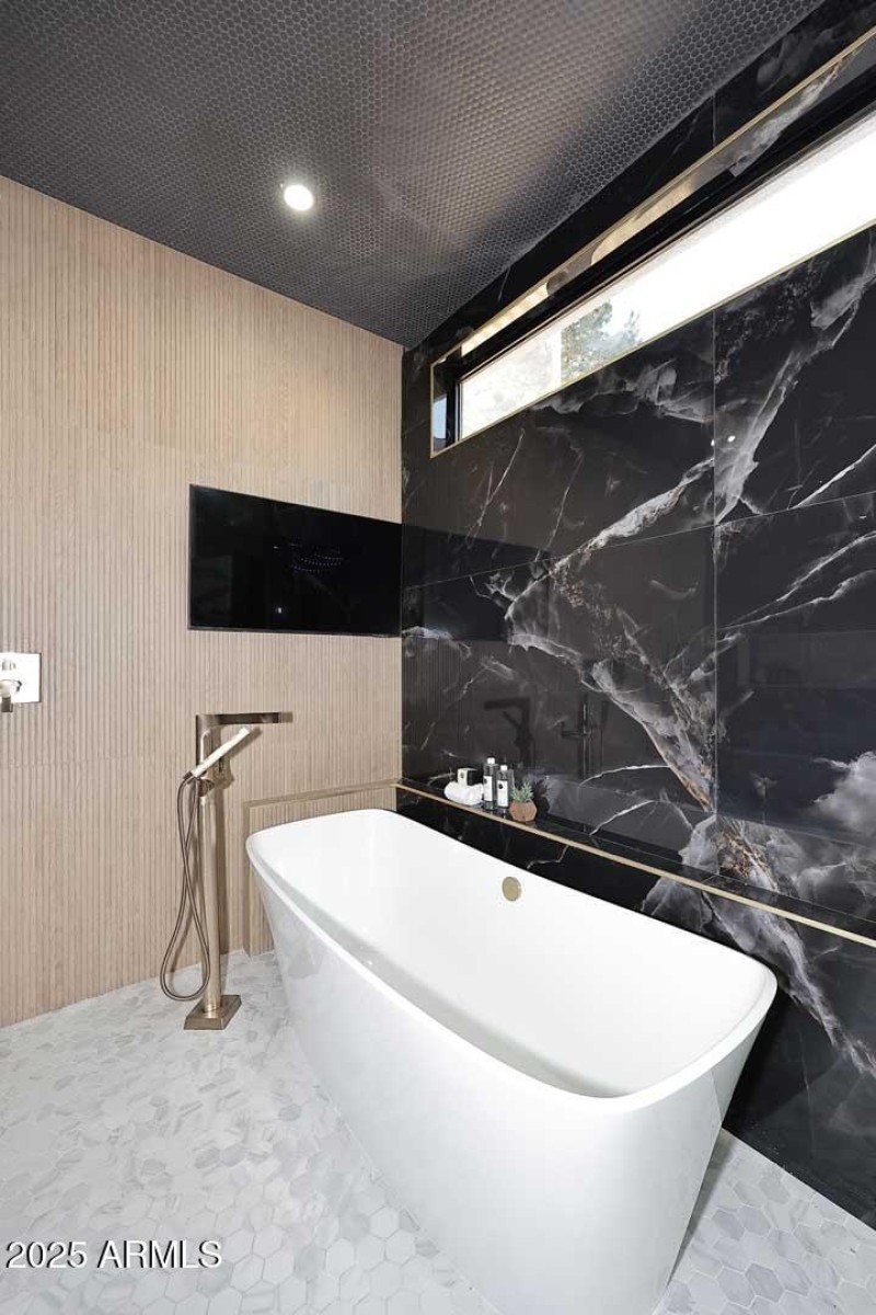 Primary Bath-Freestanding Tub