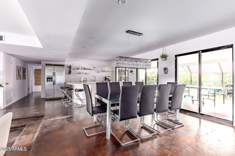 Dining table accommodating up to 10! (2)