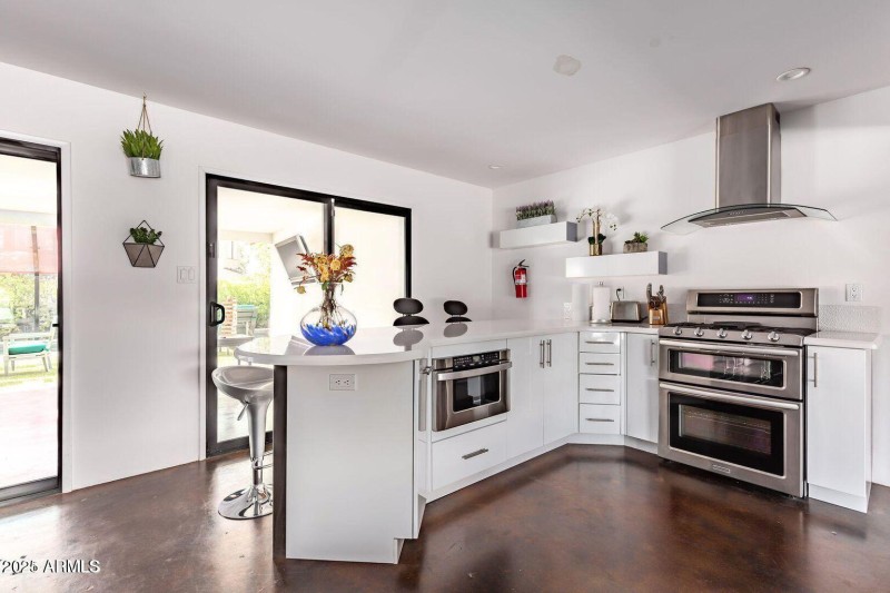 Full kitchen with brand new stainless st