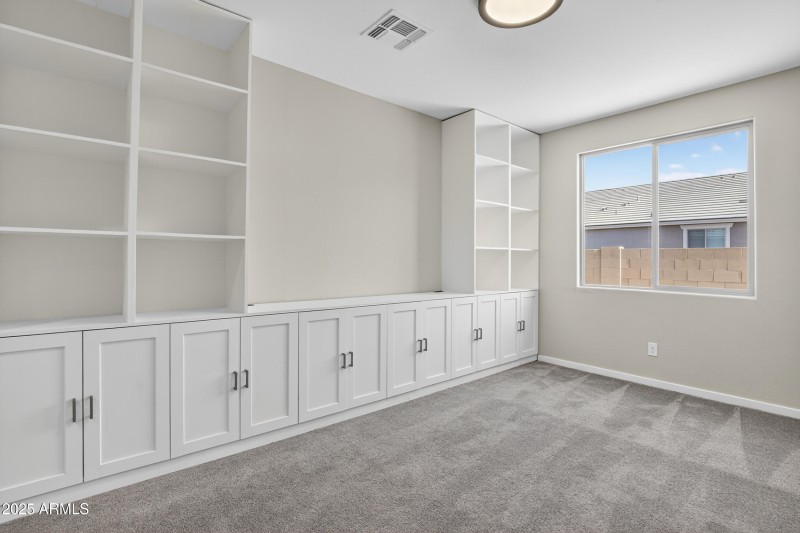 9_009_025_agent_mclake