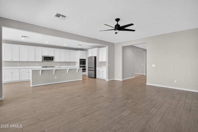 14_014_041_agent_mclake