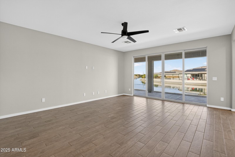 16_016_048_agent_mclake