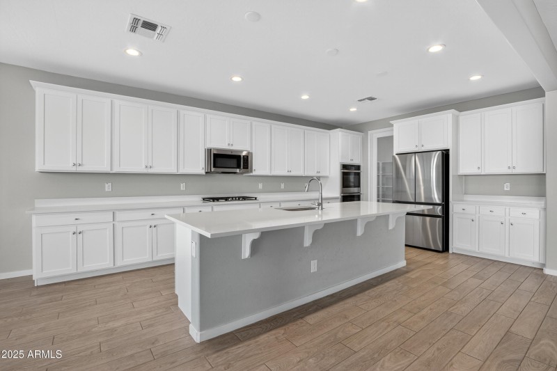 18_018_052_agent_mclake