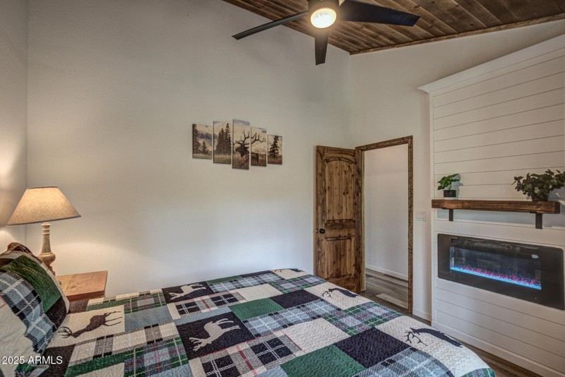 0D0A1541And9more_hr4 copy.jpgps