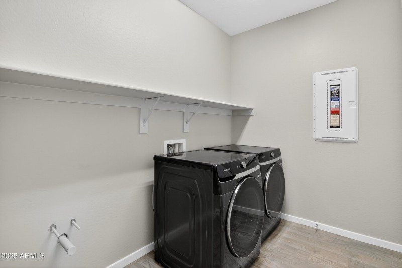 57_057_172_agent_mclake