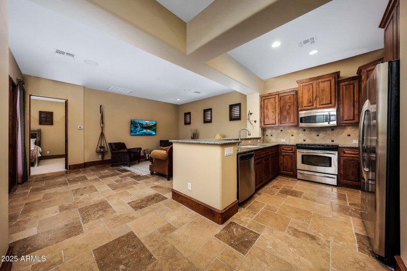 Guest Casita - Full Kitchen & Living