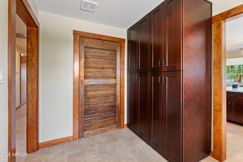 19-Laundry Room Storage