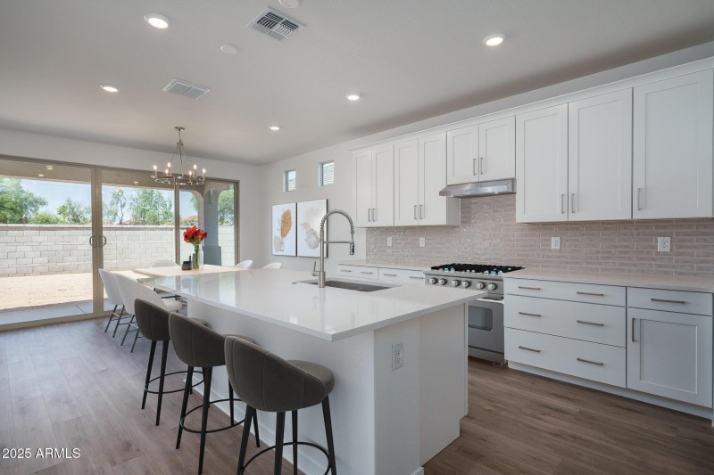 2VS) KITCHEN