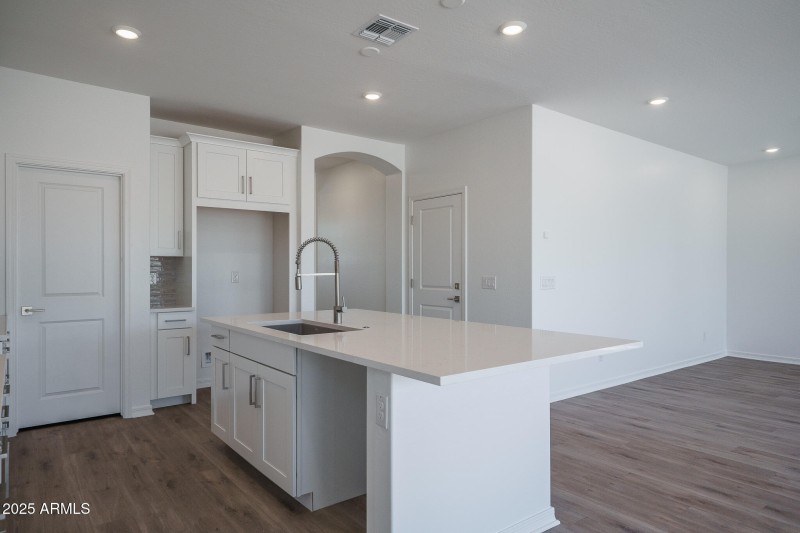 4) KITCHEN