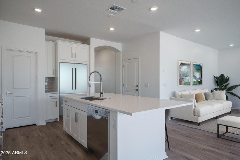 4VS) KITCHEN