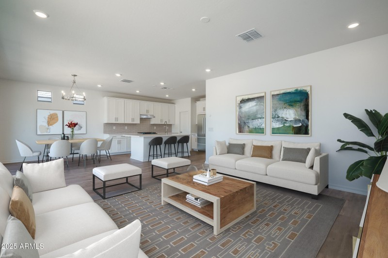 8VS) GREAT ROOM