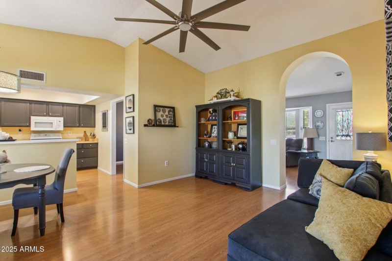 4-web-or-mls-W Meeker Blvd-S0909-004